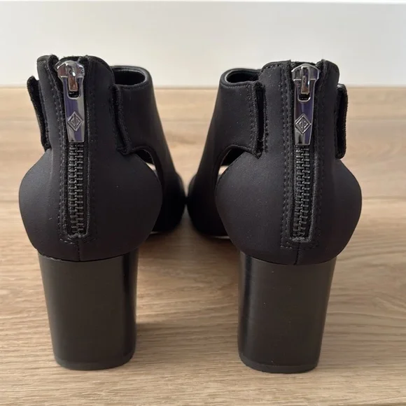 Donald Pliner Panina Black Bootie size 8 - Picture 6 of 9